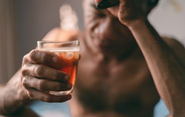 Alkoholowy zespół abstynencyjny – jak przestać odczuwać przykre skutki braku etanolu we krwi