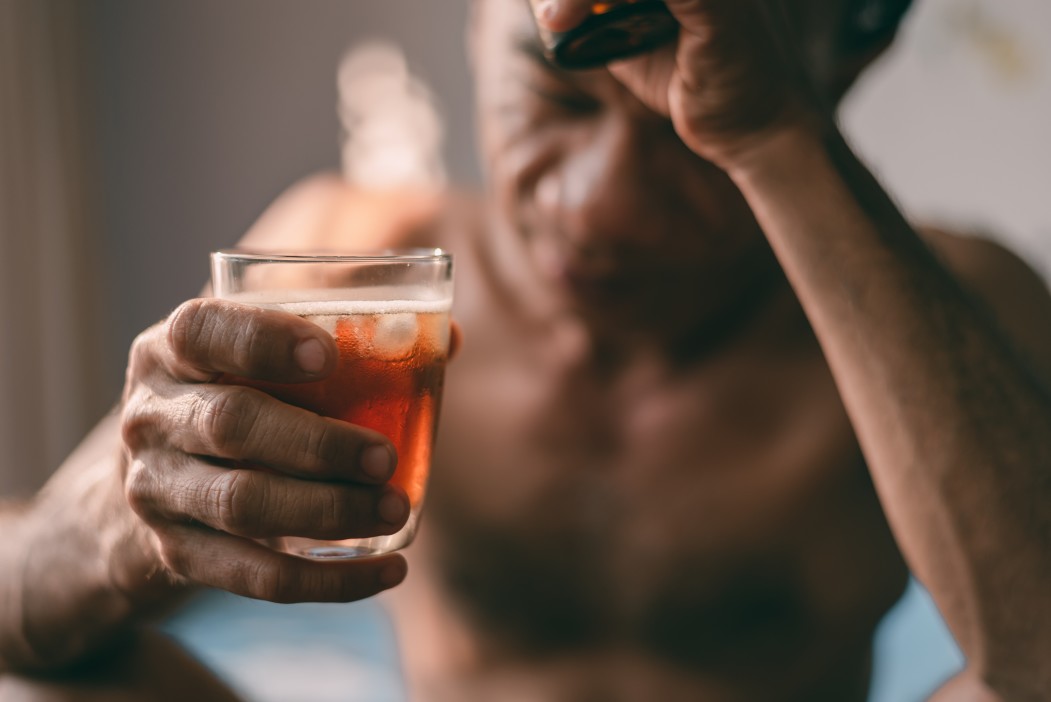 Alkoholowy zespół abstynencyjny – jak przestać odczuwać przykre skutki braku etanolu we krwi